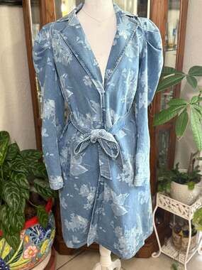 C. Wonder by Christian Siriano Runway Floral Print Denim Belted Trench Coat